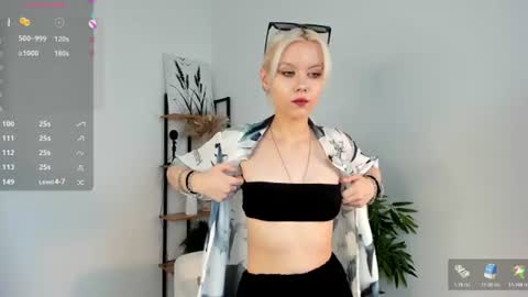 Mia online show from June 23, 2026, 11:08 am
