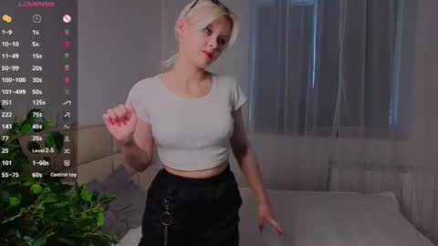 Mia online show from July 17, 2026, 11:06 am