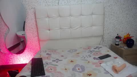 Catleya y online show from November 16, 2025, 8:03 pm