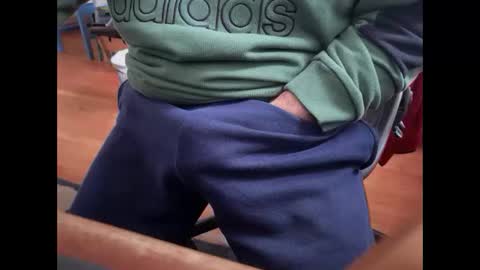 Snapshot of catmandoo21001 chatting on March 1, 2025, 7:04 pm catmandoo21001 online show from March 1, 2025, 7:04 pm