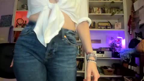 Snapshot of catnips_cabaret chatting on February 18, 2025, 3:21 am some call me djcatnips some call me CC but i love it when you call me miss catnips online show from February 18, 2025, 3:21 am