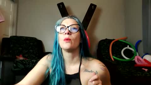 Snapshot of catskinks chatting on December 18, 2025, 7:58 am CatsKinks online show from December 18, 2025, 7:58 am