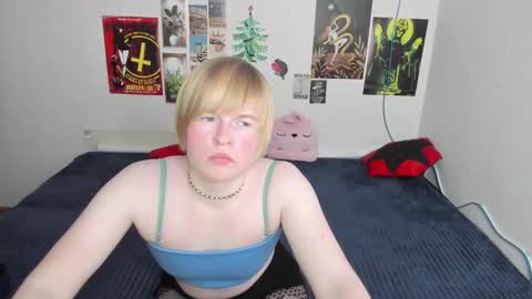 cattie_w_ online show from February 10, 2026, 1:21 am