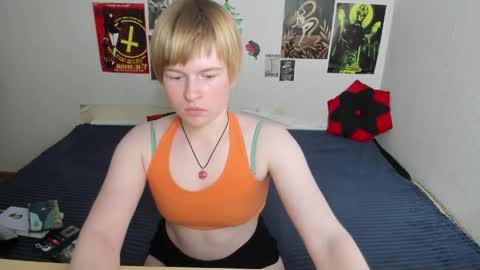 cattie_w_ online show from April 24, 2026, 1:41 am