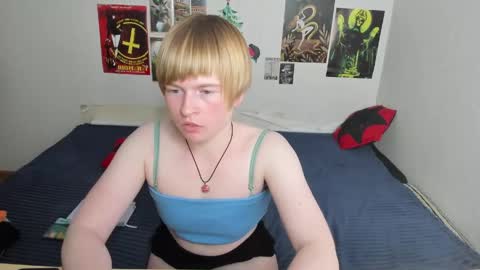 cattie_w_ online show from April 28, 2026, 2:27 am