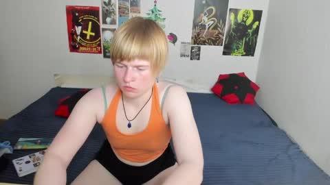 cattie_w_ online show from April 29, 2026, 1:10 am