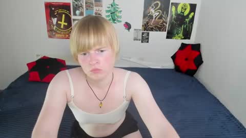 cattie_w_ online show from June 16, 2026, 1:19 am