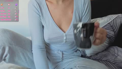 Snapshot of cbhotblonde chatting on October 4, 2025, 6:33 am Folow my instagram cuteback7272 and onlyfans cbhotblonde1 online show from October 4, 2025, 6:33 am