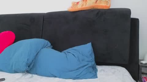 Snapshot of cbhotblonde chatting on October 19, 2025, 7:53 am Folow my instagram cuteback7272 and onlyfans cbhotblonde1 online show from October 19, 2025, 7:53 am