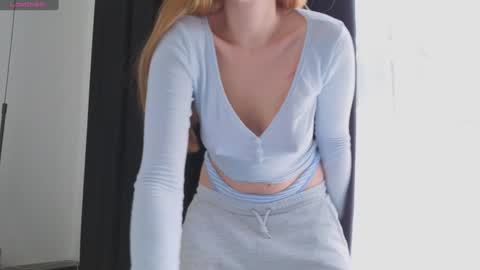 Snapshot of cbhotblonde chatting on November 14, 2025, 7:29 am Folow my instagram cuteback7272 and onlyfans cbhotblonde1 online show from November 14, 2025, 7:29 am