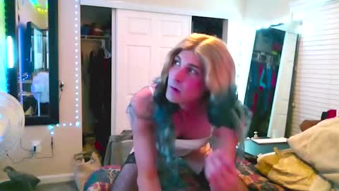 Snapshot of cdashleysimmons chatting on October 5, 2025, 8:23 am Allie North online show from October 5, 2025, 8:23 am