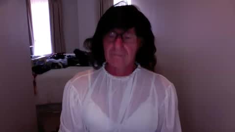 Elle online show from February 9, 2025, 2:06 am