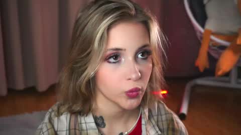 Snapshot of ceceliapidcock chatting on June 1, 2026, 7:37 pm Lina online show from June 1, 2026, 7:37 pm