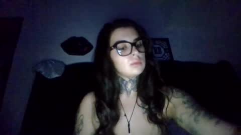 Snapshot of ceceluv27 chatting on November 8, 2025, 4:45 am ceceluv27 online show from November 8, 2025, 4:45 am