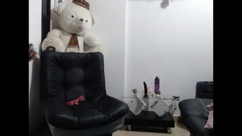 Snapshot of cecihotty4u chatting on September 14, 2025, 1:27 am ceci online show from September 14, 2025, 1:27 am