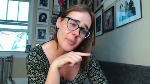 Snapshot of cecilysaintclaire chatting on December 4, 2024, 3:54 pm Cecily Saint Claire online show from December 4, 2024, 3:54 pm