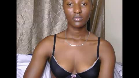 cee_queen online show from June 11, 2026, 2:53 am
