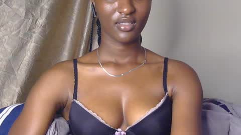 cee_queen online show from June 25, 2026, 5:56 am