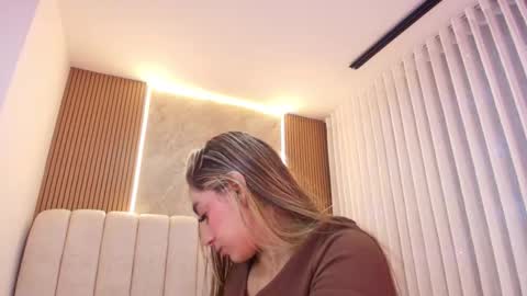 Snapshot of celeste_moonx chatting on December 18, 2025, 12:00 pm Celeste online show from December 18, 2025, 12:00 pm