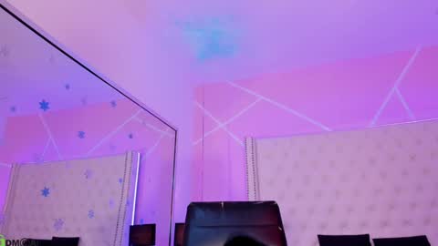 Snapshot of celeste_wayne chatting on December 18, 2024, 10:46 pm Celeste Wayne online show from December 18, 2024, 10:46 pm