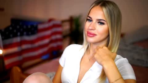 Snapshot of celeste_www chatting on June 2, 2026, 8:05 am Sunflower online show from June 2, 2026, 8:05 am