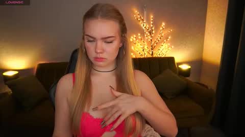 celestenoirr online show from December 3, 2025, 8:12 am