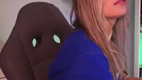 The girl of your eyes  online show from March 11, 2025, 11:15 pm