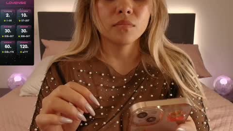 Snapshot of celiahenn chatting on September 16, 2025, 4:35 am Celia online show from September 16, 2025, 4:35 am