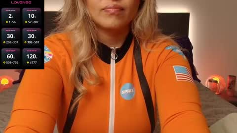 Snapshot of celiahenn chatting on October 31, 2025, 5:03 pm Celia online show from October 31, 2025, 5:03 pm