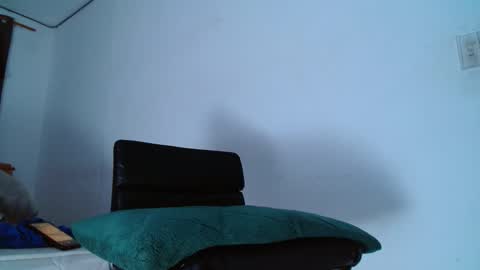 Snapshot of cesar_master_ chatting on October 2, 2025, 9:33 pm cesar_master_ online show from October 2, 2025, 9:33 pm