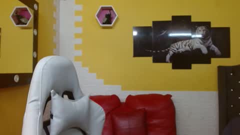 chacorta_ online show from May 1, 2026, 1:43 am