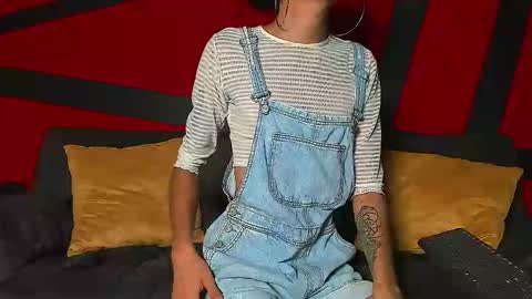 Snapshot of chaminelan chatting on December 23, 2024, 6:27 pm chaminelan online show from December 23, 2024, 6:27 pm