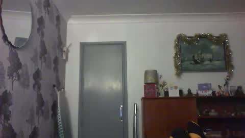 Snapshot of champers37 chatting on December 17, 2024, 4:00 pm Champers online show from December 17, 2024, 4:00 pm