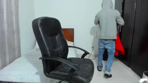 Snapshot of chandler_kenji chatting on October 29, 2025, 1:41 am Kenji online show from October 29, 2025, 1:41 am