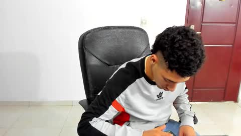 Snapshot of chandler_kenji chatting on December 1, 2025, 1:10 am Kenji online show from December 1, 2025, 1:10 am