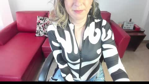 Snapshot of chanel_gold chatting on January 18, 2025, 5:37 pm online show from January 18, 2025, 5:37 pm