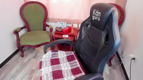 Snapshot of chanel_gold chatting on February 5, 2026, 4:44 pm online show from February 5, 2026, 4:44 pm