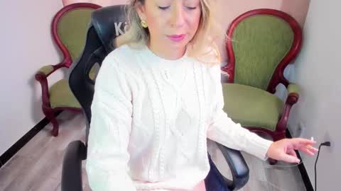 Snapshot of chanel_gold chatting on March 11, 2026, 4:13 pm online show from March 11, 2026, 4:13 pm