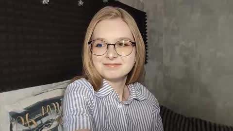 Lia online show from March 6, 2026, 5:37 am