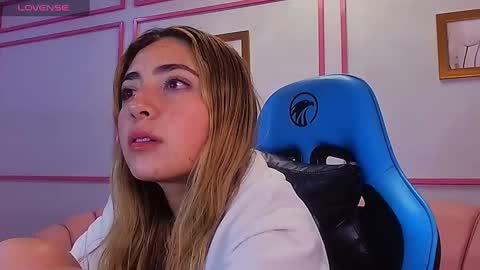 Snapshot of channel_blonde_a chatting on December 5, 2024, 8:22 am channel_blonde_a online show from December 5, 2024, 8:22 am