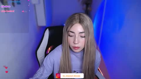 Snapshot of channel_blonde_a chatting on November 27, 2025, 7:49 pm channel_blonde_a online show from November 27, 2025, 7:49 pm