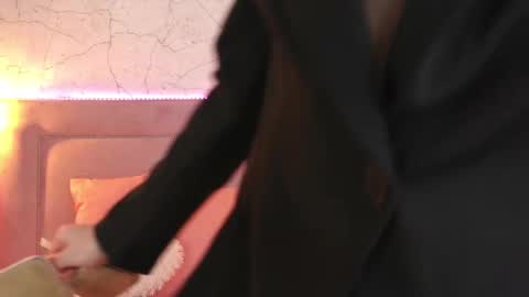 Snapshot of channelangeless chatting on October 17, 2025, 8:17 am Channelangeless online show from October 17, 2025, 8:17 am