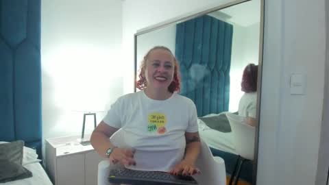 Snapshot of channelfox__ chatting on December 19, 2024, 11:35 pm Channelfox online show from December 19, 2024, 11:35 pm