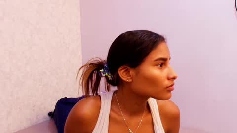 Snapshot of chantal_taylor_ chatting on October 1, 2025, 12:00 pm Raquel online show from October 1, 2025, 12:00 pm