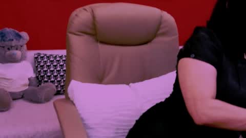 Snapshot of chantallovely chatting on May 18, 2026, 3:24 am The Queen online show from May 18, 2026, 3:24 am