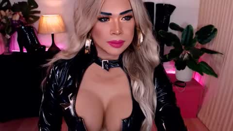 Snapshot of charismatic_apple chatting on January 14, 2026, 5:40 pm charismatic_apple online show from January 14, 2026, 5:40 pm