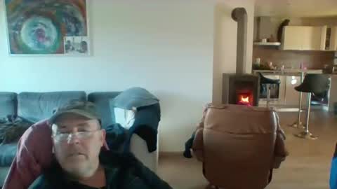 charles6064 online show from December 26, 2024, 1:32 pm