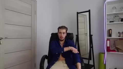 Snapshot of charles_sins chatting on February 16, 2025, 1:38 pm CHARLES SINS online show from February 16, 2025, 1:38 pm