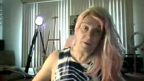 Snapshot of charli_girl chatting on May 6, 2026, 10:37 pm Charli online show from May 6, 2026, 10:37 pm