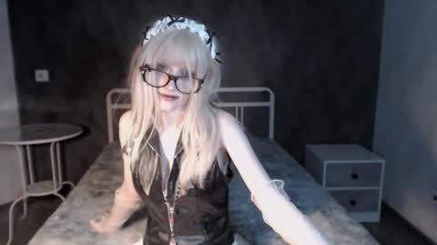 Snapshot of charlie_crystal chatting on November 27, 2025, 7:27 pm Charlie online show from November 27, 2025, 7:27 pm